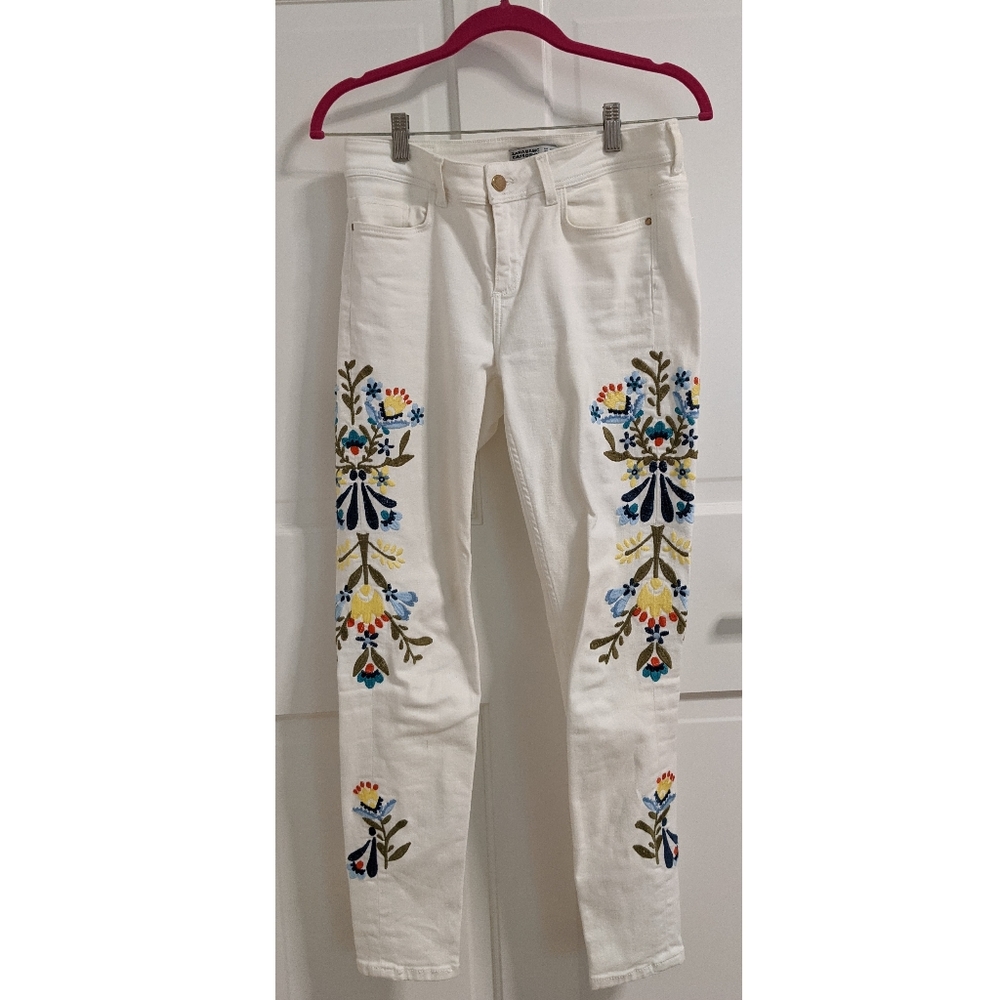 Embroidered white jeans